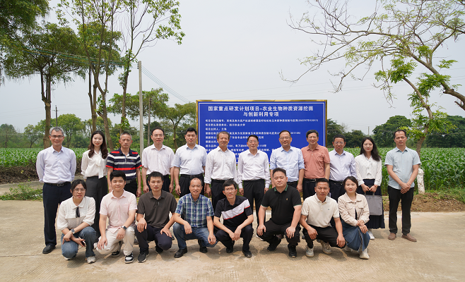 【學術活動】中國農村技術開發中心主任鄧小明一行到作物所示範基地調研